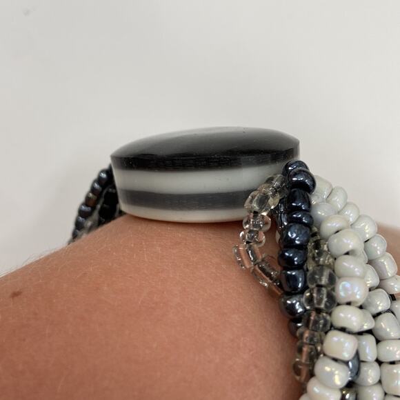 Black and white beaded multi strand stretchy bracelet - Picture 3 of 7
